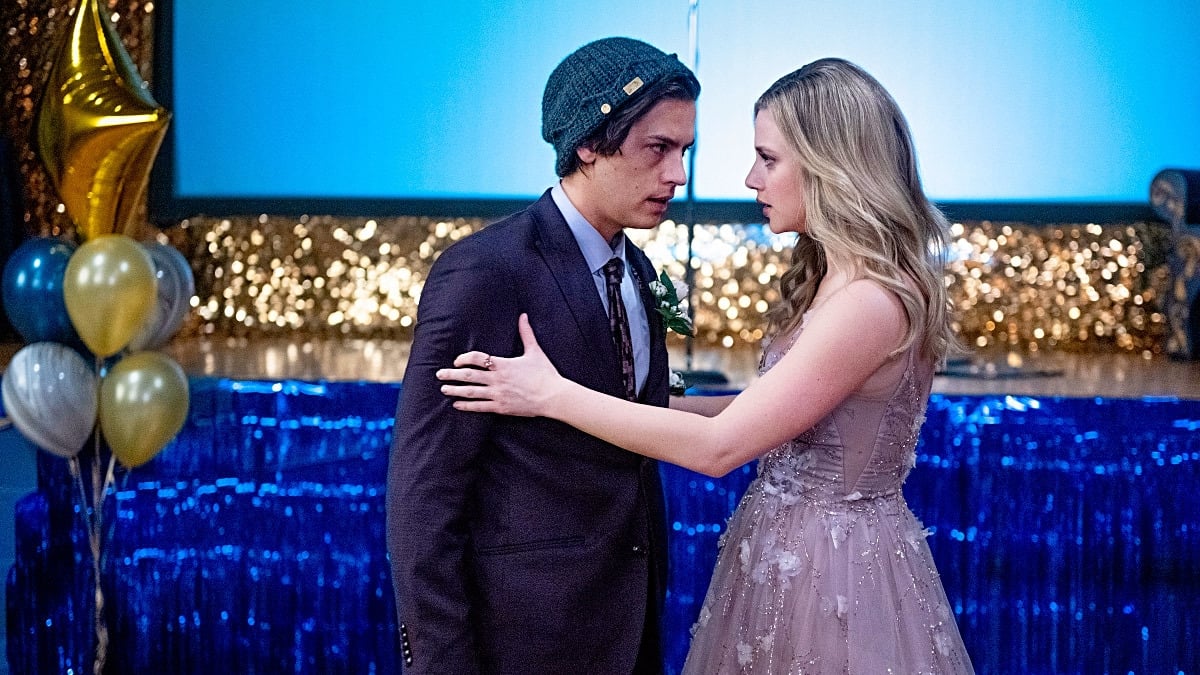 Ривердэйл 5 сезон 1 серия