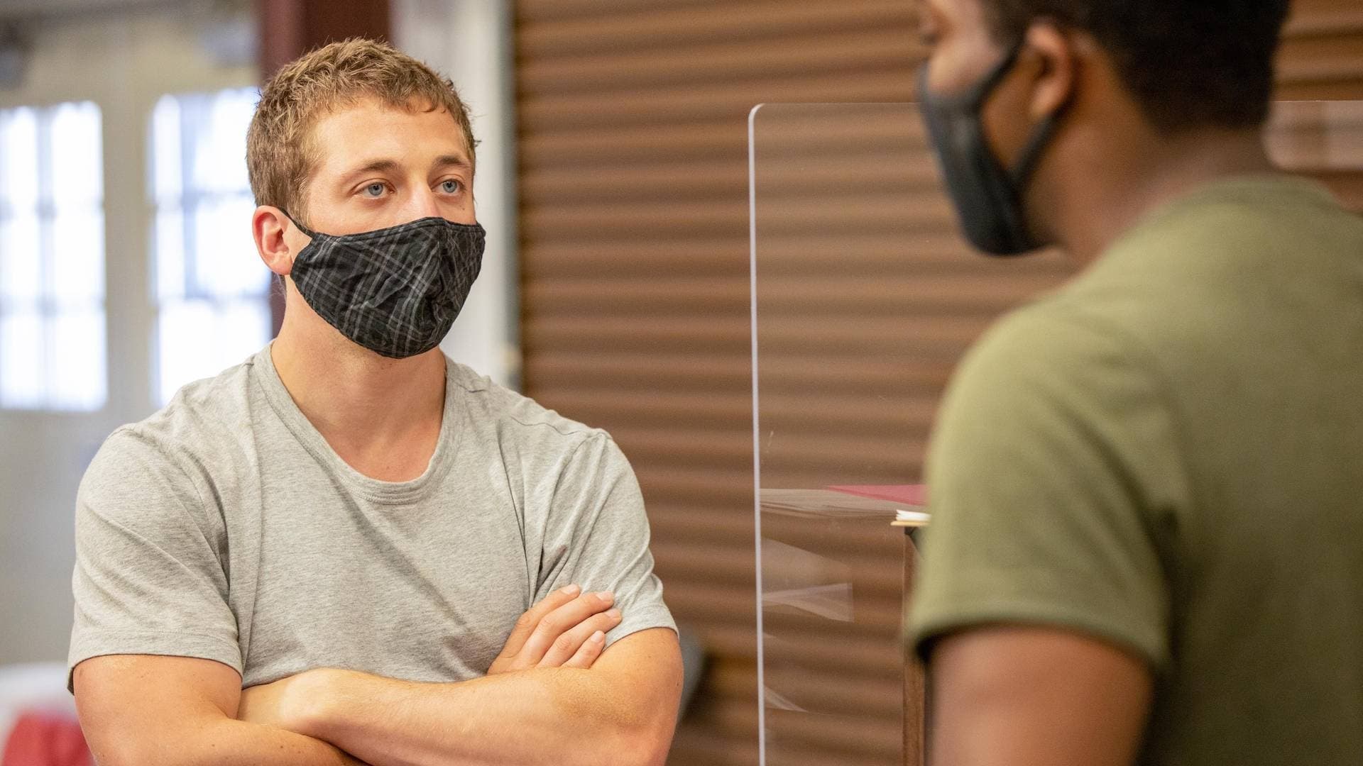 Кадр из сериала Бесстыжие 1 сезон