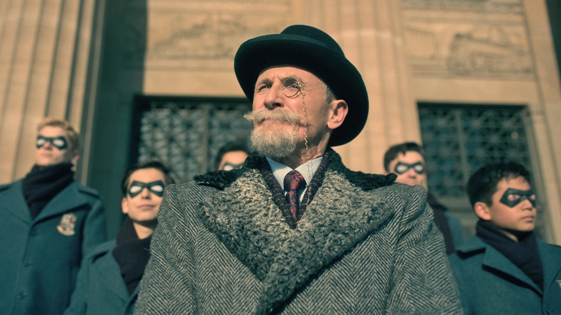 Кадр из сериала Академия «Амбрелла» 1 сезон